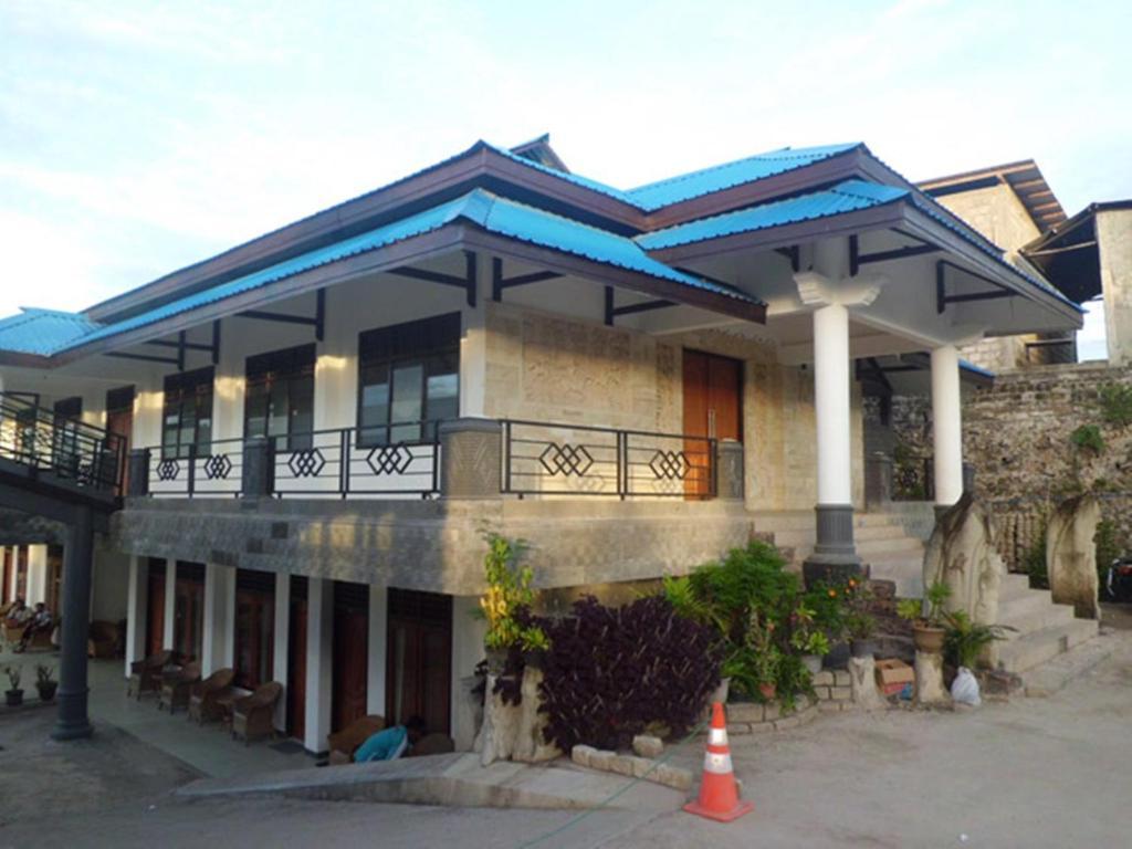 Hotel Sinar Tambolaka Waingapu Exterior foto